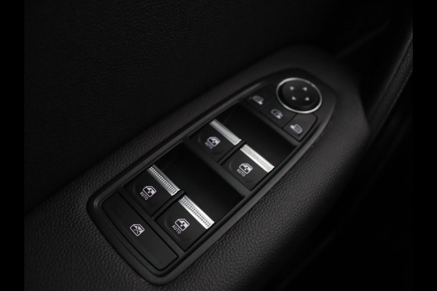 Renault Captur 1.0 TCe Edition One | Trekhaak | 360 Camera | Carplay | Keyless | Navigatie | Half leder | Park Assist | Climate control | Dodehoek detectie | Cruise control | Bluetooth