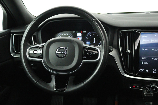 Volvo V60 2.0 T5 Inscription (PANORAMADAK, ACHTERUITRIJCAMERA, PARKEERSENSOREN, CRUISE CONTROL, AUTOMAAT)