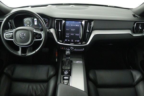 Volvo V60 2.0 T5 Inscription (PANORAMADAK, ACHTERUITRIJCAMERA, PARKEERSENSOREN, CRUISE CONTROL, AUTOMAAT)