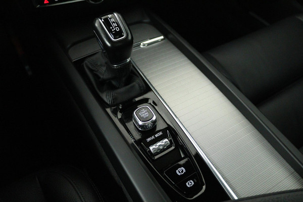 Volvo V60 2.0 T5 Inscription (PANORAMADAK, ACHTERUITRIJCAMERA, PARKEERSENSOREN, CRUISE CONTROL, AUTOMAAT)