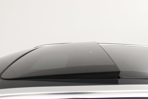 Volvo V60 2.0 T5 Inscription (PANORAMADAK, ACHTERUITRIJCAMERA, PARKEERSENSOREN, CRUISE CONTROL, AUTOMAAT)