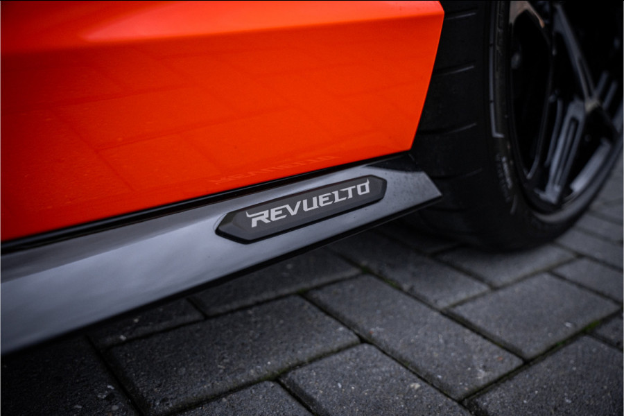 Lamborghini Revuelto - Arancio Apodis | Origineel NL | Volledig PPF | Carbon Interior | Passenger Display
