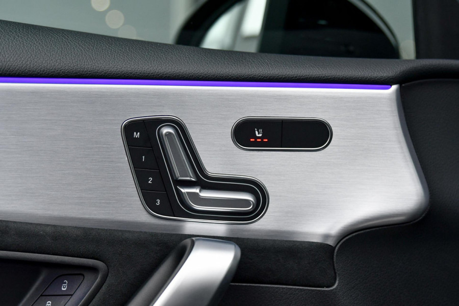 Mercedes-Benz A-Klasse 250 e AMG Night, Pano, Memory, Keyless, Camera, Sfeer, Multibeam, CarPlay!