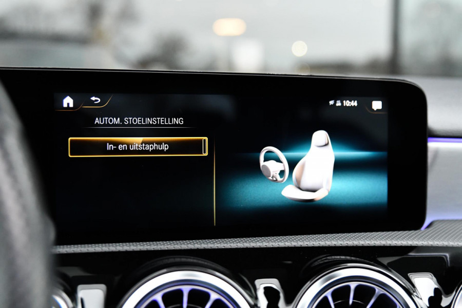 Mercedes-Benz A-Klasse 250 e AMG Night, Pano, Memory, Keyless, Camera, Sfeer, Multibeam, CarPlay!