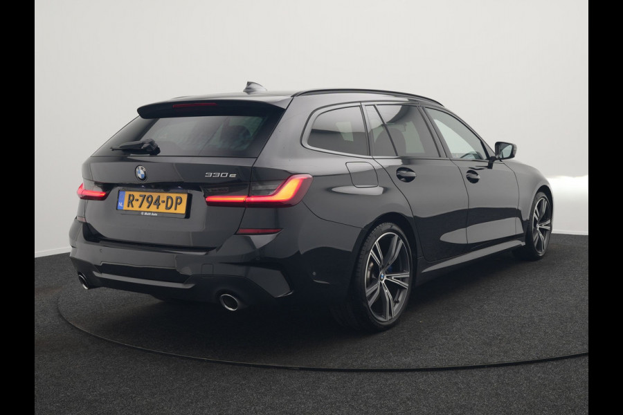 BMW 3 Serie Touring 330e M Sport Plug In Hybrid 293pk PHEV | Panodak | Adaptief Onderstel | Head Up | Adaptive Cruise | Laser LED || Camera | Alcantara Sportstoelen Memory & Verwarmd | Apple Carplay | Sfeerverlichting | Navigatie | Keyless | Bli
