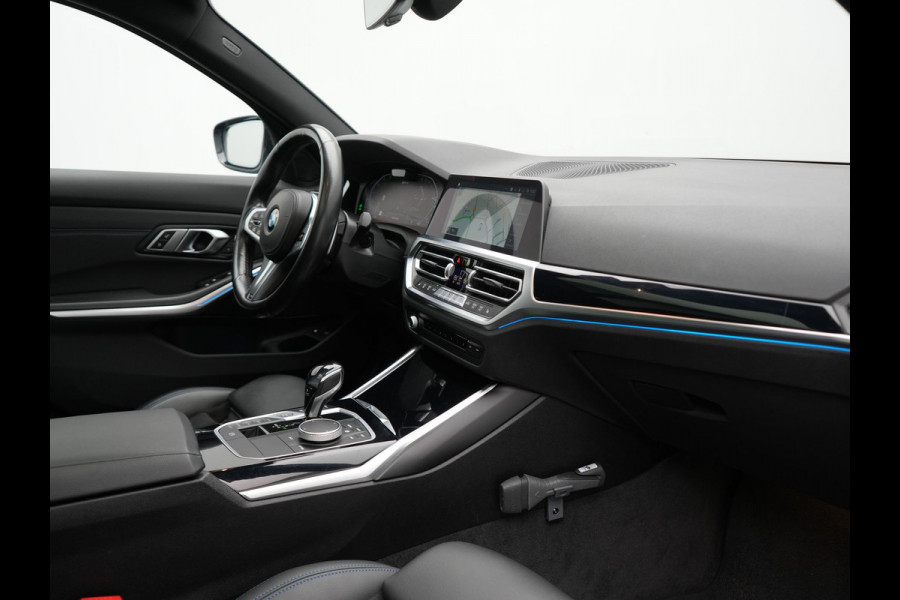 BMW 3 Serie Touring 330e M Sport Plug In Hybrid 293pk PHEV | Panodak | Adaptief Onderstel | Head Up | Adaptive Cruise | Laser LED || Camera | Alcantara Sportstoelen Memory & Verwarmd | Apple Carplay | Sfeerverlichting | Navigatie | Keyless | Bli