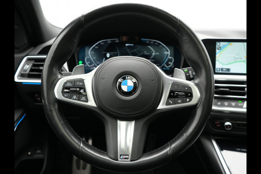 BMW 3 Serie Touring 330e M Sport Plug In Hybrid 293pk PHEV | Panodak | Adaptief Onderstel | Head Up | Adaptive Cruise | Laser LED || Camera | Alcantara Sportstoelen Memory & Verwarmd | Apple Carplay | Sfeerverlichting | Navigatie | Keyless | Bli