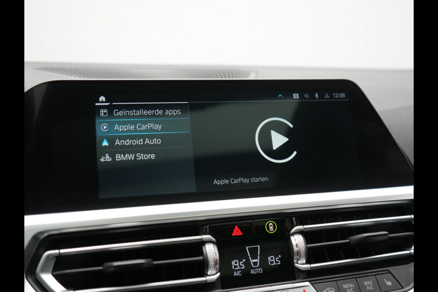 BMW 3 Serie Touring 330e M Sport Plug In Hybrid 293pk PHEV | Panodak | Adaptief Onderstel | Head Up | Adaptive Cruise | Laser LED || Camera | Alcantara Sportstoelen Memory & Verwarmd | Apple Carplay | Sfeerverlichting | Navigatie | Keyless | Bli