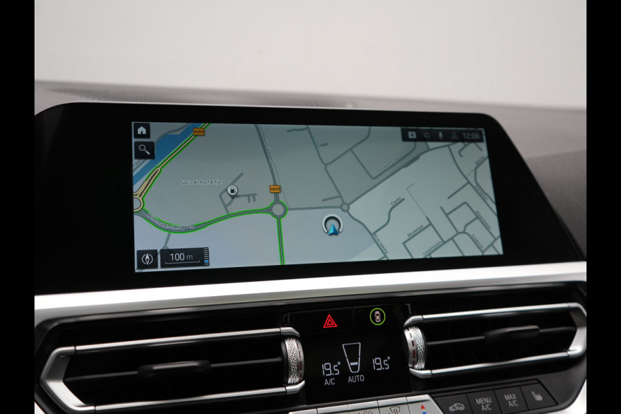 BMW 3 Serie Touring 330e M Sport Plug In Hybrid 293pk PHEV | Panodak | Adaptief Onderstel | Head Up | Adaptive Cruise | Laser LED || Camera | Alcantara Sportstoelen Memory & Verwarmd | Apple Carplay | Sfeerverlichting | Navigatie | Keyless | Bli