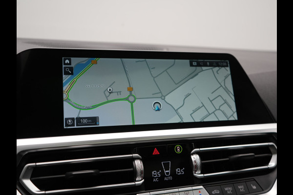 BMW 3 Serie Touring 330e M Sport Plug In Hybrid 293pk PHEV | Panodak | Adaptief Onderstel | Head Up | Adaptive Cruise | Laser LED || Camera | Alcantara Sportstoelen Memory & Verwarmd | Apple Carplay | Sfeerverlichting | Navigatie | Keyless | Bli