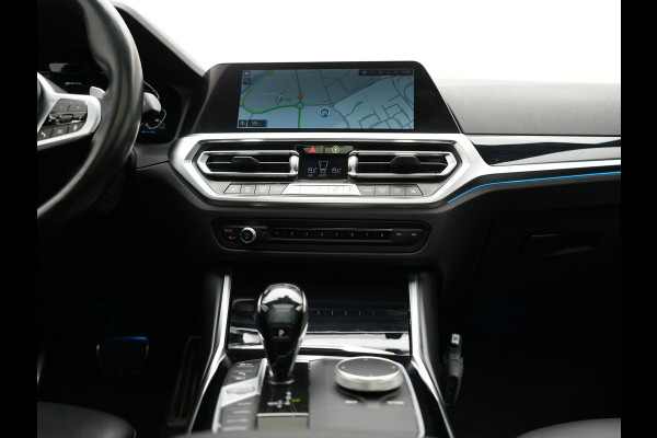 BMW 3 Serie Touring 330e M Sport Plug In Hybrid 293pk PHEV | Panodak | Adaptief Onderstel | Head Up | Adaptive Cruise | Laser LED || Camera | Alcantara Sportstoelen Memory & Verwarmd | Apple Carplay | Sfeerverlichting | Navigatie | Keyless | Bli
