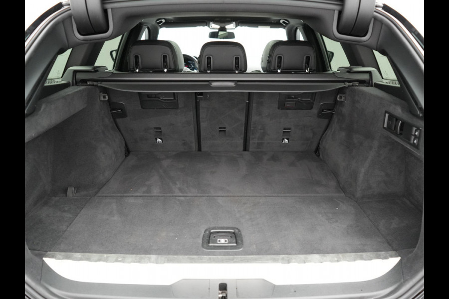 BMW 3 Serie Touring 330e M Sport Plug In Hybrid 293pk PHEV | Panodak | Adaptief Onderstel | Head Up | Adaptive Cruise | Laser LED || Camera | Alcantara Sportstoelen Memory & Verwarmd | Apple Carplay | Sfeerverlichting | Navigatie | Keyless | Bli
