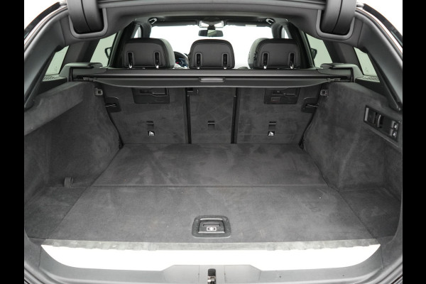 BMW 3 Serie Touring 330e M Sport Plug In Hybrid 293pk PHEV | Panodak | Adaptief Onderstel | Head Up | Adaptive Cruise | Laser LED || Camera | Alcantara Sportstoelen Memory & Verwarmd | Apple Carplay | Sfeerverlichting | Navigatie | Keyless | Bli