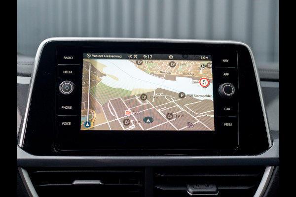 Volkswagen T-Roc 1.5 TSI Life Edition | IQ Light | Navi | Stoelverw. | Trekhaak afnb. | Prijs Rijklaar!!