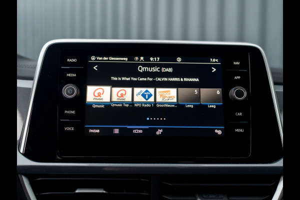 Volkswagen T-Roc 1.5 TSI Life Edition | IQ Light | Navi | Stoelverw. | Trekhaak afnb. | Prijs Rijklaar!!