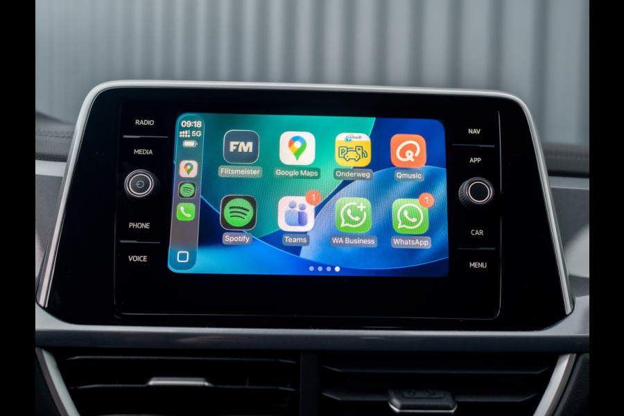 Volkswagen T-Roc 1.5 TSI Life Edition | IQ Light | Navi | Stoelverw. | Trekhaak afnb. | Prijs Rijklaar!!