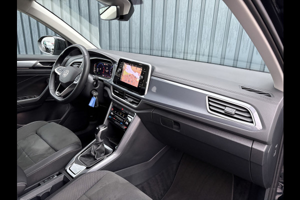 Volkswagen T-Roc 1.5 TSI Life Edition | IQ Light | Navi | Stoelverw. | Trekhaak afnb. | Prijs Rijklaar!!