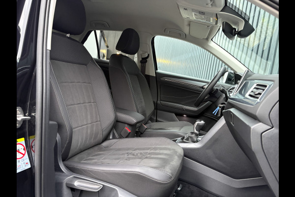 Volkswagen T-Roc 1.5 TSI Life Edition | IQ Light | Navi | Stoelverw. | Trekhaak afnb. | Prijs Rijklaar!!
