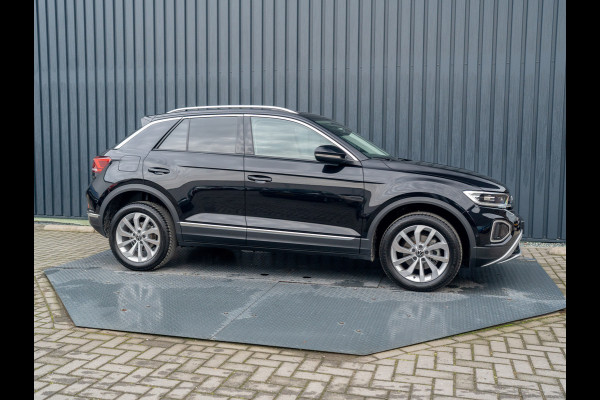 Volkswagen T-Roc 1.5 TSI Life Edition | IQ Light | Navi | Stoelverw. | Trekhaak afnb. | Prijs Rijklaar!!