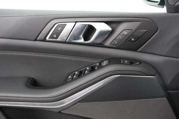 BMW X5 xDrive45e 394pk High Executive M-Sport PHEV 6 cilinder Panoramisch schuif-kantel dak Harman Kardon Head up display Lederen bekleding Electrische verstelling comfort stoelen