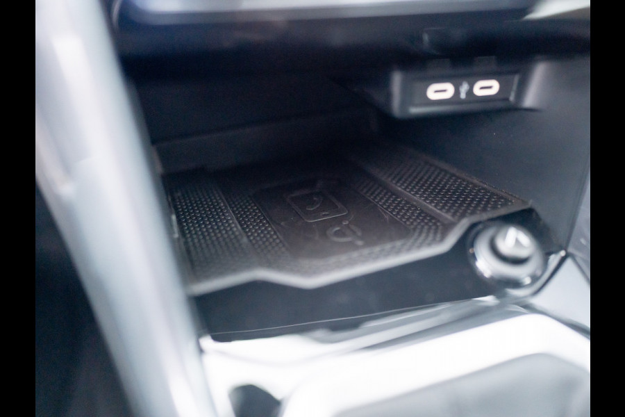 Volkswagen T-Roc 1.5 TSI Life Edition | IQ Light | Trekhaak afnb. | Navi | Stoelverw. | Prijs Rijklaar!!