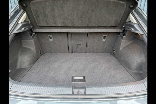 Volkswagen T-Roc 1.5 TSI Life Edition | IQ Light | Trekhaak afnb. | Navi | Stoelverw. | Prijs Rijklaar!!