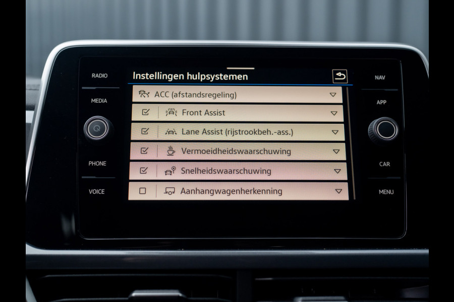 Volkswagen T-Roc 1.5 TSI Life Edition | IQ Light | Trekhaak afnb. | Navi | Stoelverw. | Prijs Rijklaar!!