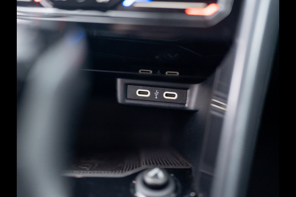 Volkswagen T-Roc 1.5 TSI Life Edition | IQ Light | Trekhaak afnb. | Navi | Stoelverw. | Prijs Rijklaar!!
