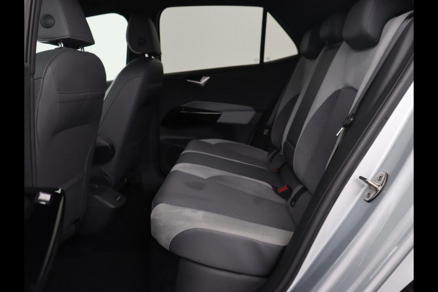 Volkswagen ID.3 Business 58 kWh | Stoel & stuurverwarming | Camera | Carplay | Adaptive cruise | Matrix LED | Navigatie | Climate control | Parkeerhulp | Bluetooth