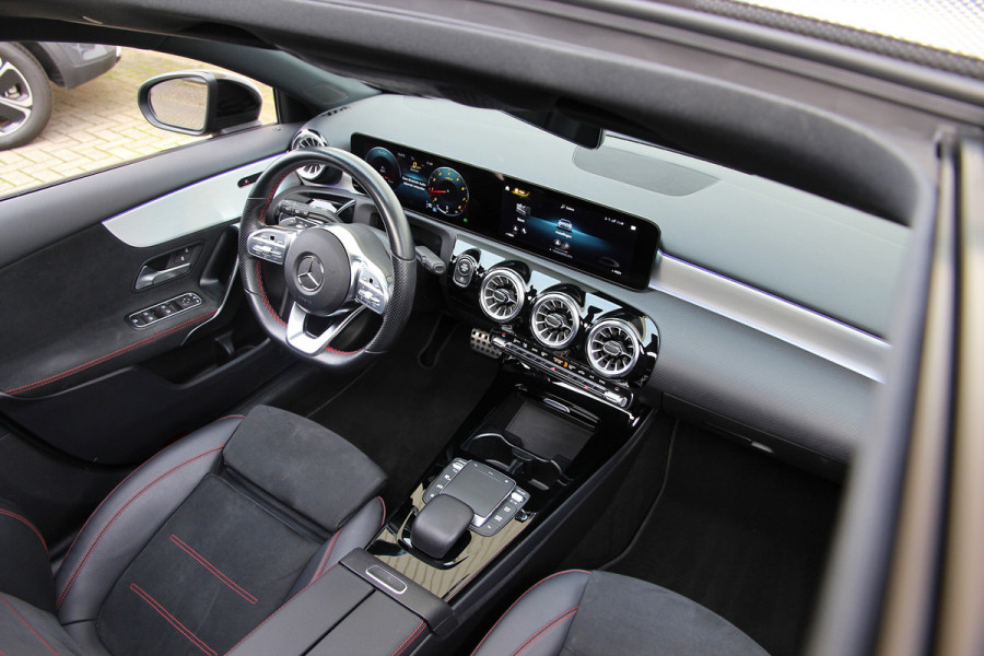 Mercedes-Benz A-Klasse 180 Business Solution AMG | Pano | Carplay | Sfeer | Night