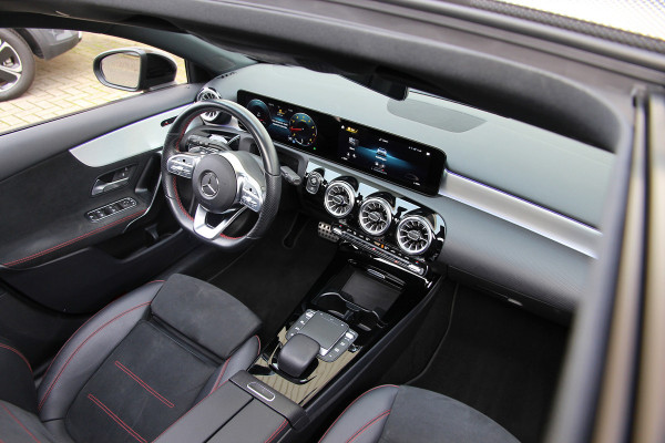 Mercedes-Benz A-Klasse 180 Business Solution AMG | Pano | Carplay | Sfeer | Night