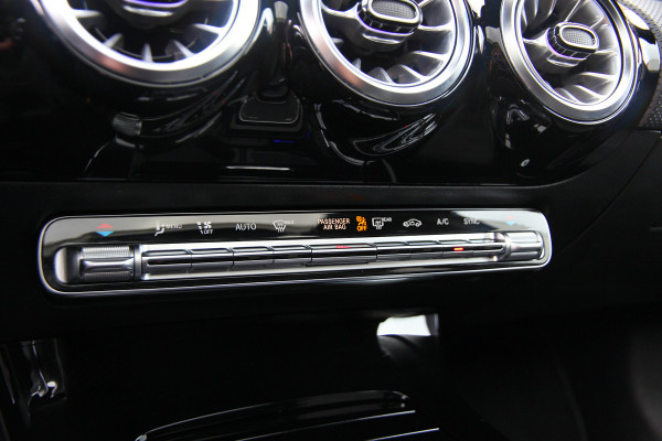 Mercedes-Benz A-Klasse 180 Business Solution AMG | Pano | Carplay | Sfeer | Night