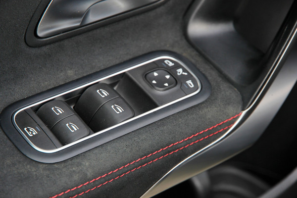 Mercedes-Benz A-Klasse 180 Business Solution AMG | Pano | Carplay | Sfeer | Night