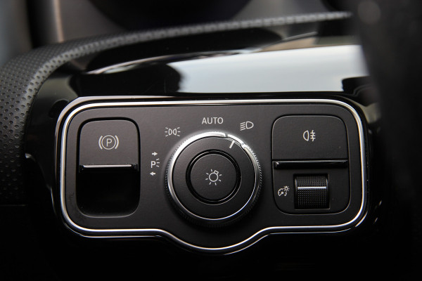 Mercedes-Benz A-Klasse 180 Business Solution AMG | Pano | Carplay | Sfeer | Night