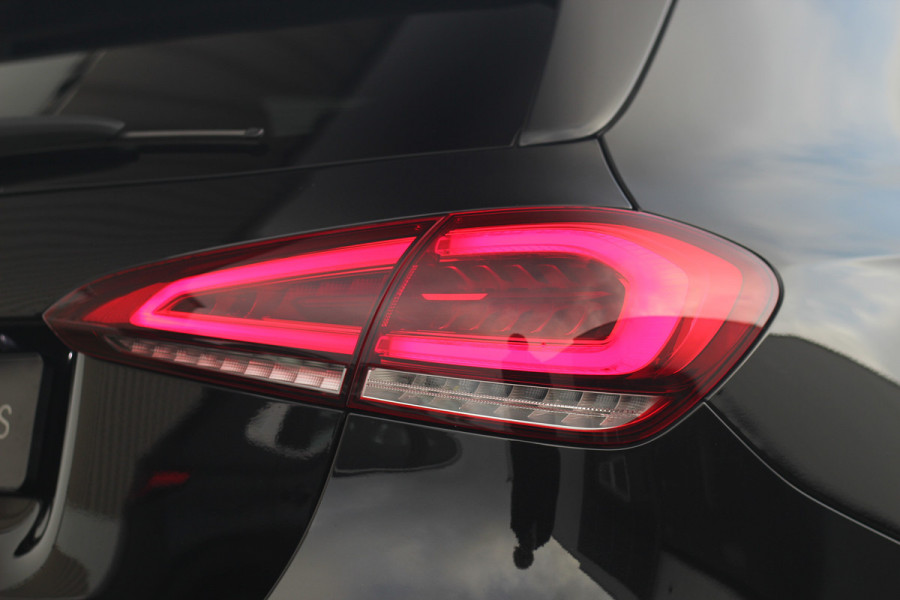 Mercedes-Benz A-Klasse 180 Business Solution AMG | Pano | Carplay | Sfeer | Night