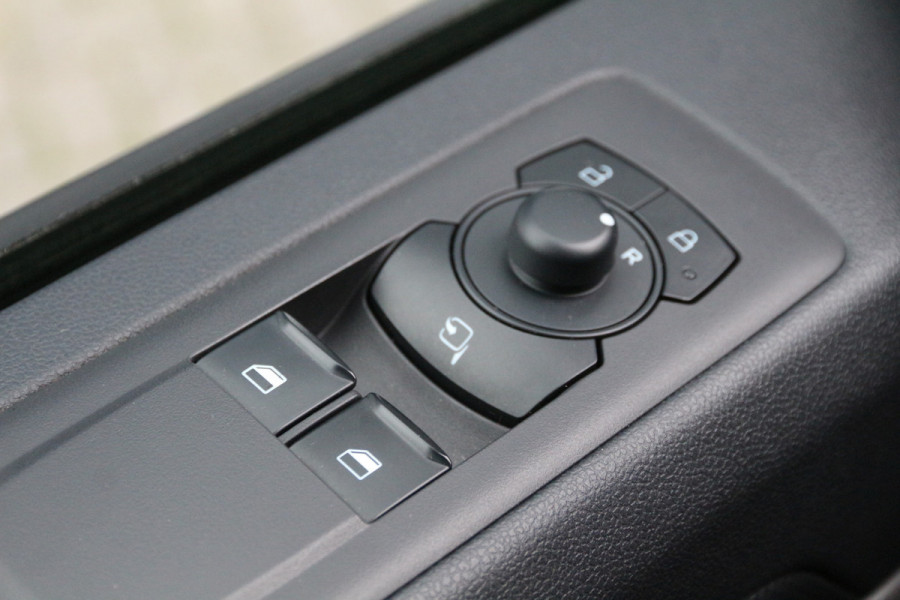 Ford Transit Custom 320 2.0 TDCI 136 | KAR-edition | L2H1 | LED | Camera | Navi | Clima..