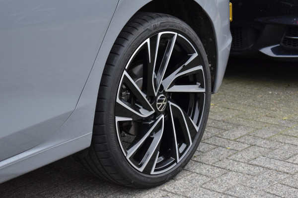 Volkswagen Golf 1.4 eHybrid Lane ACC Camera Ambiance Massage D.Hoek