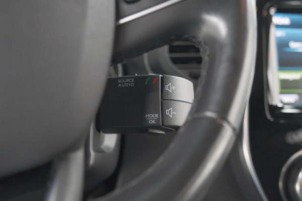 Renault Captur TCe 120 Intens | Trekhaak | Camera | Dodehoekdetectie | Navigatie