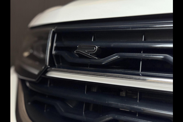 Volkswagen T-Cross 1.5 TSI R-Line DSG | IQ LED | CAMERA | TREKHAAK | NIEUWSTAAT!