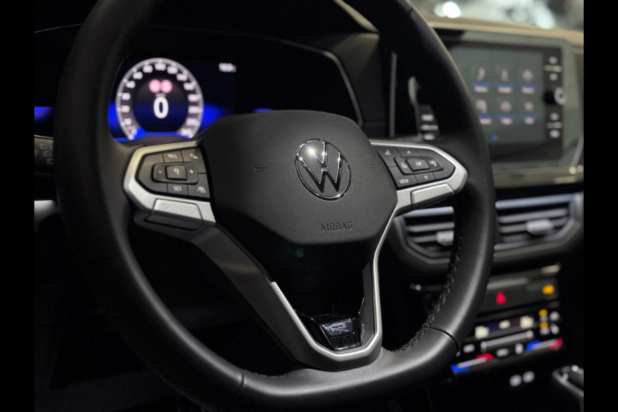 Volkswagen T-Cross 1.5 TSI R-Line DSG | IQ LED | CAMERA | TREKHAAK | NIEUWSTAAT!