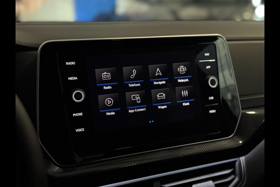 Volkswagen T-Cross 1.5 TSI R-Line DSG | IQ LED | CAMERA | TREKHAAK | NIEUWSTAAT!