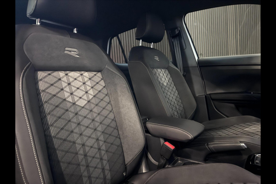 Volkswagen T-Cross 1.5 TSI R-Line DSG | IQ LED | CAMERA | TREKHAAK | NIEUWSTAAT!