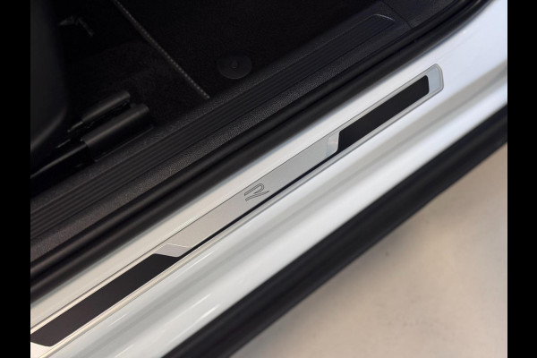 Volkswagen T-Cross 1.5 TSI R-Line DSG | IQ LED | CAMERA | TREKHAAK | NIEUWSTAAT!