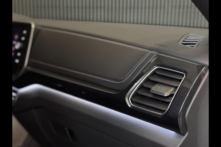 Volkswagen T-Cross 1.5 TSI R-Line DSG | IQ LED | CAMERA | TREKHAAK | NIEUWSTAAT!