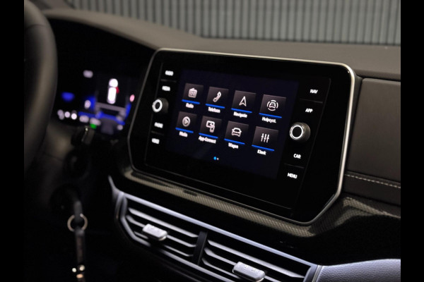 Volkswagen T-Cross 1.5 TSI R-Line DSG | IQ LED | CAMERA | TREKHAAK | NIEUWSTAAT!