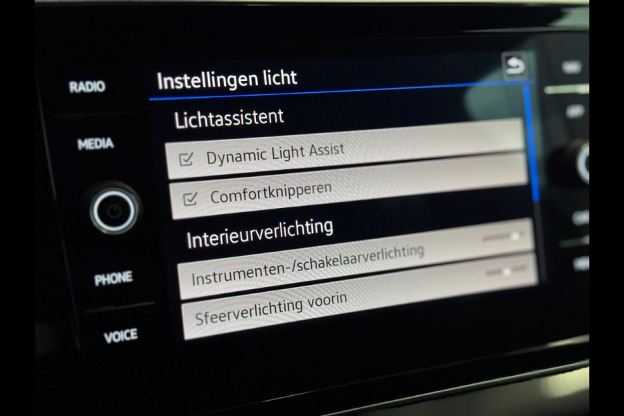 Volkswagen T-Cross 1.5 TSI R-Line DSG | IQ LED | CAMERA | TREKHAAK | NIEUWSTAAT!