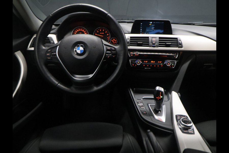 BMW 3 Serie Touring 318i Corporate Lease Executive [CRUISE CONTROL, BLUETOOTH TELEFOON, PDC V+A, AUTOMATISCHE AIRCO, ELEKTRISCHE ACHTERKLEP, BMW LED, NIEUWSTAAT]