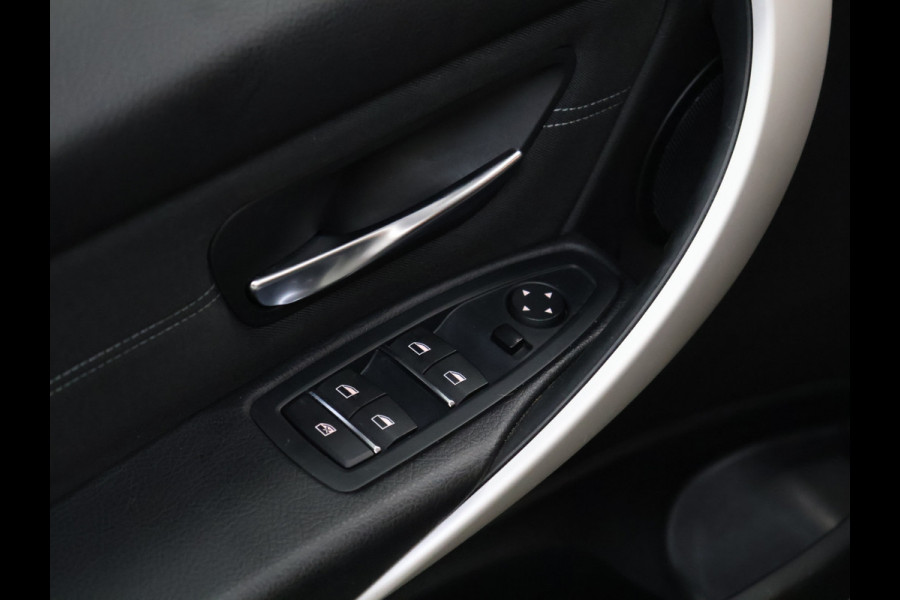 BMW 3 Serie Touring 318i Corporate Lease Executive [CRUISE CONTROL, BLUETOOTH TELEFOON, PDC V+A, AUTOMATISCHE AIRCO, ELEKTRISCHE ACHTERKLEP, BMW LED, NIEUWSTAAT]