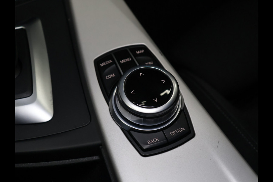 BMW 3 Serie Touring 318i Corporate Lease Executive [CRUISE CONTROL, BLUETOOTH TELEFOON, PDC V+A, AUTOMATISCHE AIRCO, ELEKTRISCHE ACHTERKLEP, BMW LED, NIEUWSTAAT]