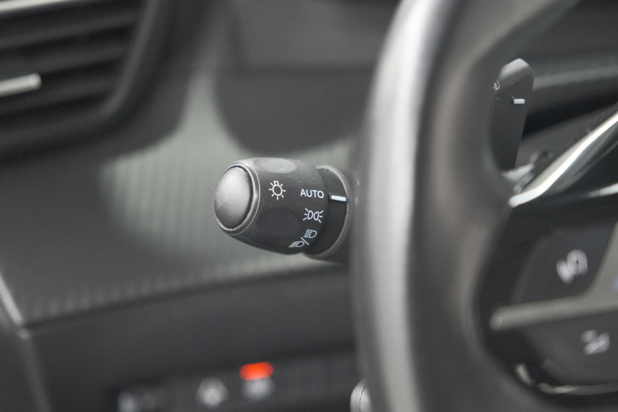 Peugeot 2008 PureTech 130 EAT8 Allure Pack | Stoelverwarming | Adaptieve Cruise Control | Camera